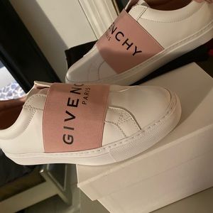 Givency sneakers size 36.